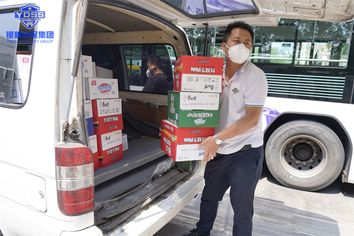 銀盾北京保安服務公司慰問公交 銀盾北京保安服務公司慰問公交