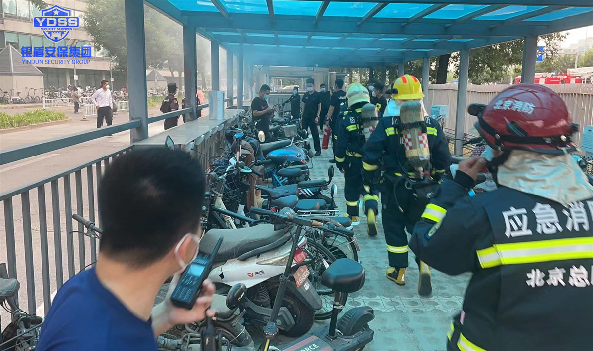 銀盾保安英勇救火 銀盾保安英勇救火