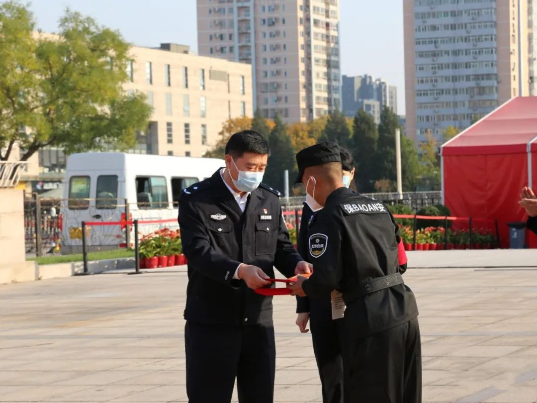 領(lǐng)導(dǎo)慰問北京展覽館一線保安員