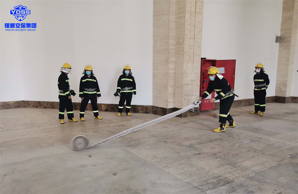 開展消防處突演練活動的銀盾安保隊(duì)員們