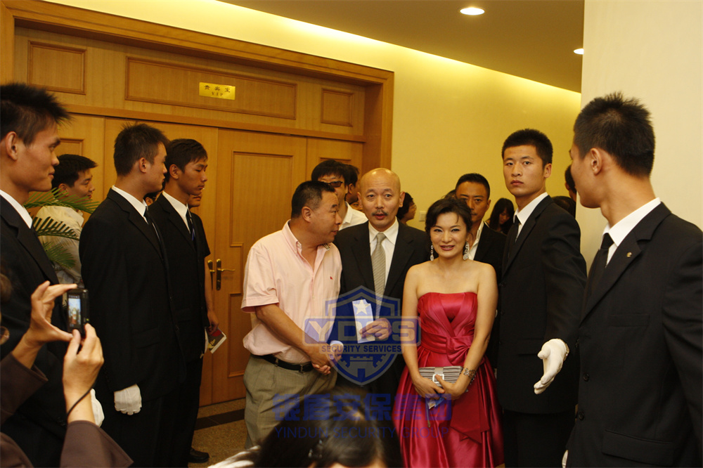 銀盾安保公司特勤人員為中國(guó)著名影視演員提供安全隨衛(wèi)服務(wù)