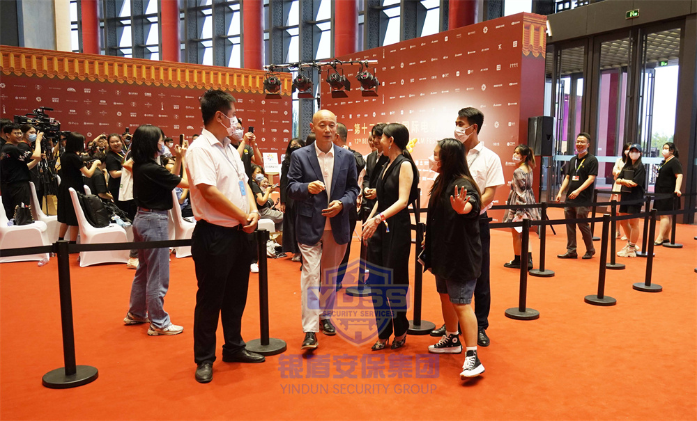 銀盾安保公司特勤人員為中國(guó)著名影視演員提供安全隨衛(wèi)服務(wù)