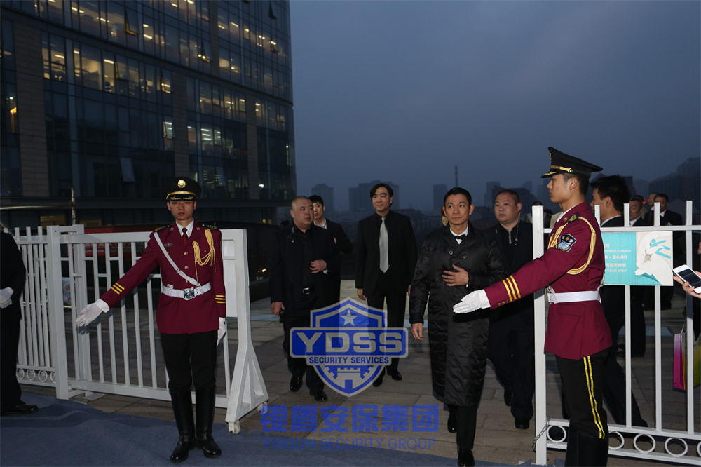 北京銀盾安保特勤隊員為名人提供安保護衛(wèi)服務