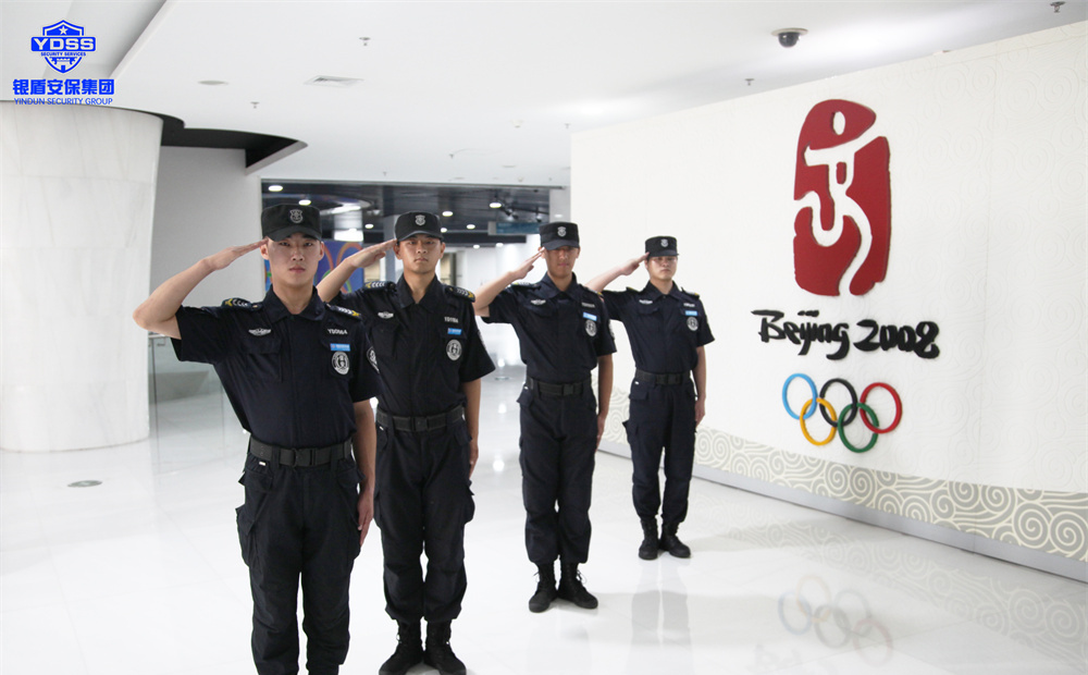 銀盾安保集團(tuán) 北京國(guó)防科大研制出我國(guó)首款智能安保服務(wù)機(jī)器人