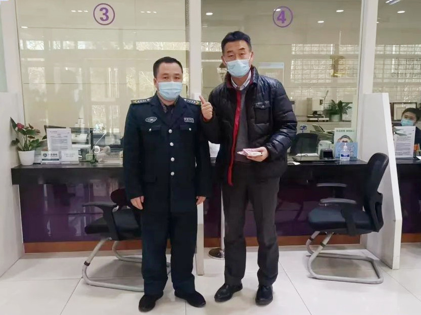 拾金不昧風(fēng)格高、服務(wù)周到品德好