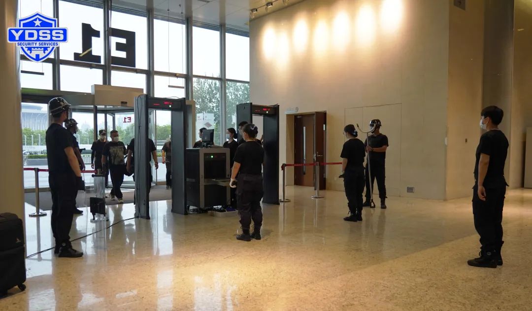 北京銀盾保安服務(wù)公司駐國家會議中心保安隊組織開展反恐消防應(yīng)急演練活動