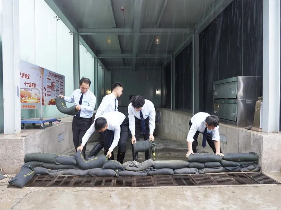 【雨情就是命令、防汛就是責任】銀盾保安駐中華世紀壇保安隊筑牢安全堤壩