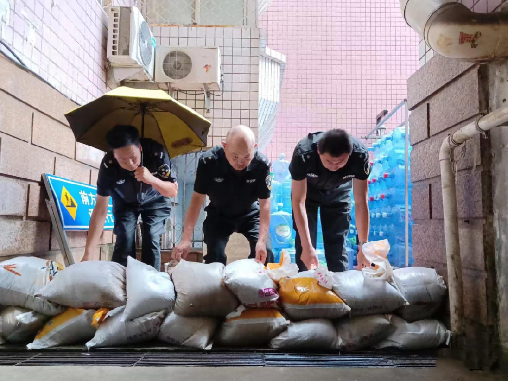 防汛減災(zāi)保安全 北京保安在行動